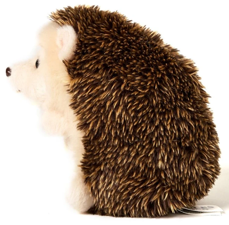 Jeż pluszak z charakterystycznymi kolcami – ujęcie boczne
